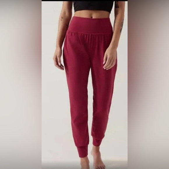Athleta salutation jogger, dark red color - Picture 3 of 5